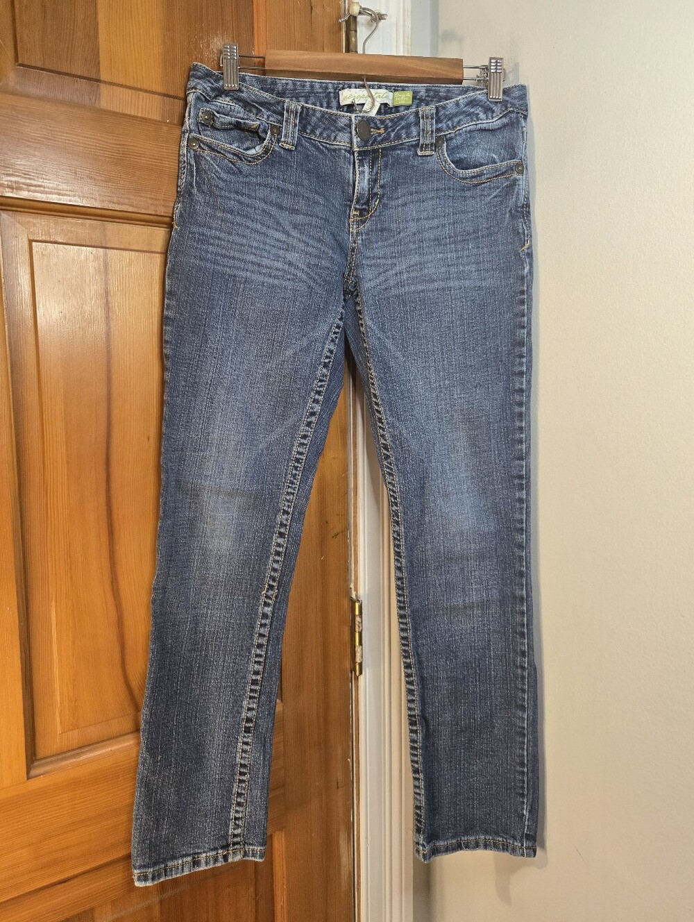 Aeropostale Juniors Bayla Skinny Leg Denim Jeans - Medium Blue Wash